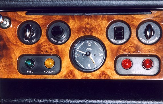 Centre part of the dashboard of a Silver Shadow from 1969.