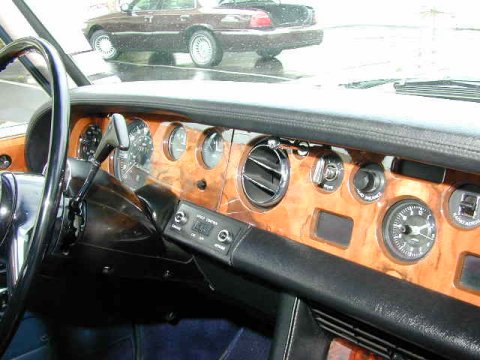 Dashboard van een Amerikaanse Silver Shadow uit 1974.