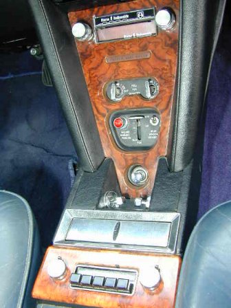 Dashboard van een Silver Shadow uit 1974.