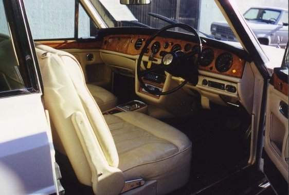 Rolls-Royce Corniche 2-deurs saloon.