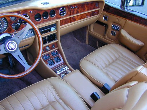 Beautiful dashboard of the Rolls-Royce Corniche II from 1986.