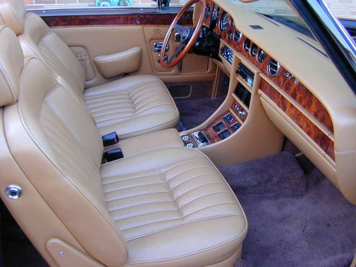Interior of the Rolls-Royce Corniche II from 1986.