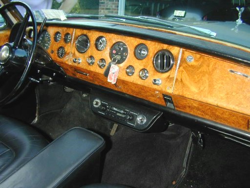 Het dashboard van de Rolls-Royce Silver Shadow James Young 2-deurs saloon uit 1966.