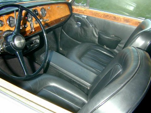 Het voorste meubilair van de Rolls-Royce Silver Shadow James Young 2-deurs saloon uit 1966.